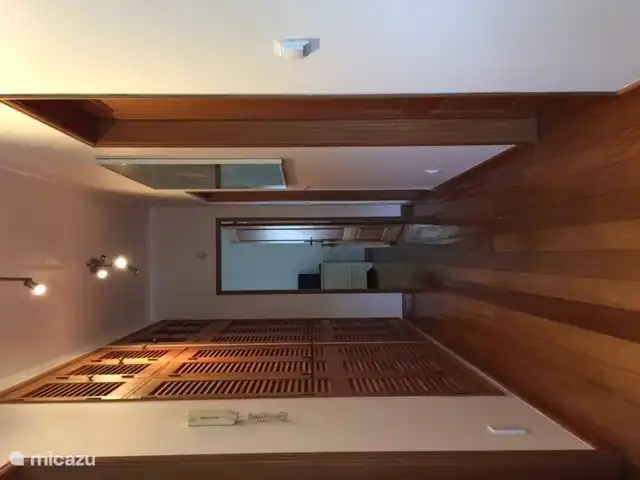 Halle im Obergeschoss mit zwei Schlafzimmern und zwei separaten Bädern