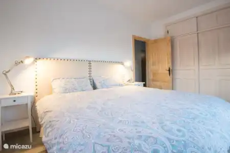 Maison joliment meublée avec tout le confort