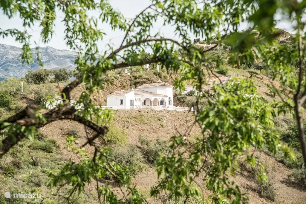 Outside view
Quiet area; complete privacy; and yet not completely isolated due to the location of the private area of 5800 m2.
At 1.5 km from the center of Arenas
Beautiful walks!