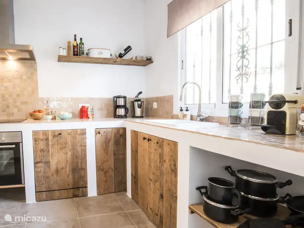 kitchen
Equipped with all appliances and American fridge with freezer compartment and food cubes.
Nespresso; juicer; mixer; good kitchen utensils and cooking pots; 