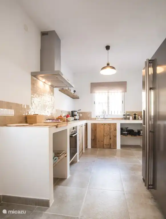 kitchen fully installed; American fridge with freezer and ice cubes;
Oven; cooker; microwave; Nespresso; coffee machine; juicer; mixer; toaster; set of cooking pots and very nice tableware because we love a beautifully set table.