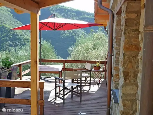 Casa Rovear | Italie, Ligurie, Pigna - maison de vacances balcon en bois