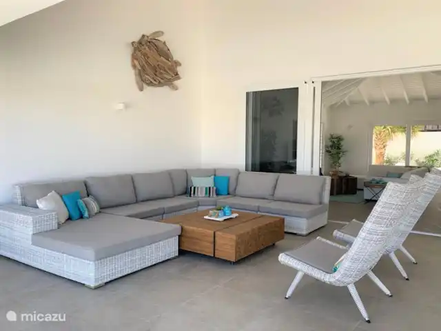 Villa supérieure Soleada, Vista Royal | Curaçao, Banda Ariba (est), Jan Thiel - villa Porche couvert avec salon