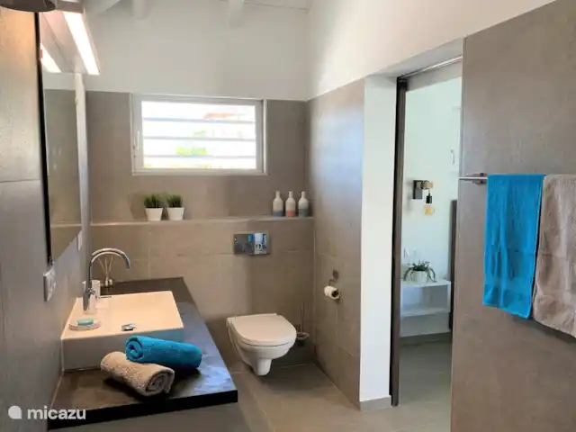 Villa supérieure Soleada, Vista Royal | Curaçao, Banda Ariba (est), Jan Thiel - villa Salle de bain dans la chambre principale