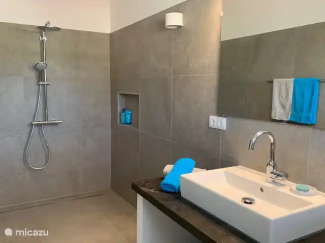 Villa supérieure Soleada, Vista Royal | Curaçao, Banda Ariba (est), Jan Thiel - villa Salle de bain dans la chambre principale