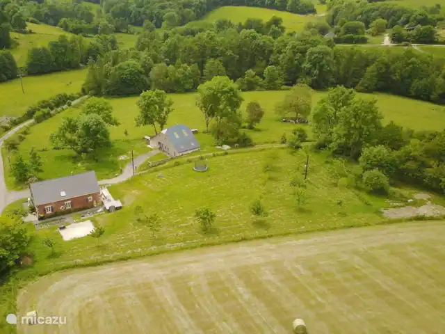 Le Vieux Grenier - La Grange | France, Ardennes françaises , Liart - ferme Le hameau des Grands Cornaux vu du ciel. Quelques maisons errantes dans un joli paysage pittoresque.