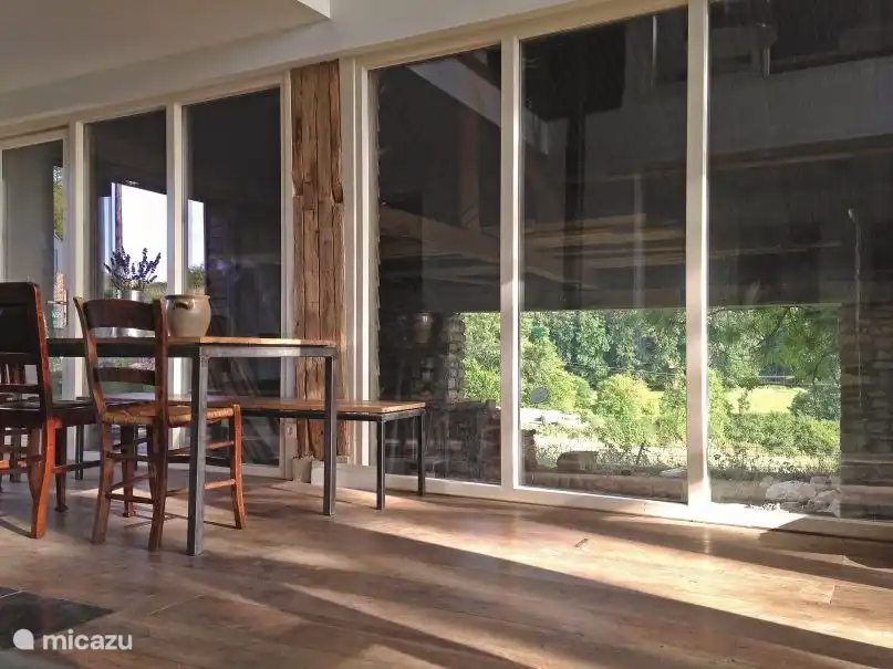 Ansichtsteil und überdachte Terrasse