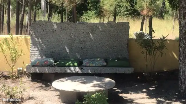 Typische Granitbank aus der Region Beiras