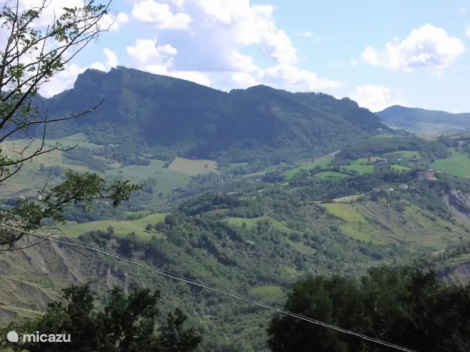 Uitzicht vanuit Casa Calénc op Monte Perticara