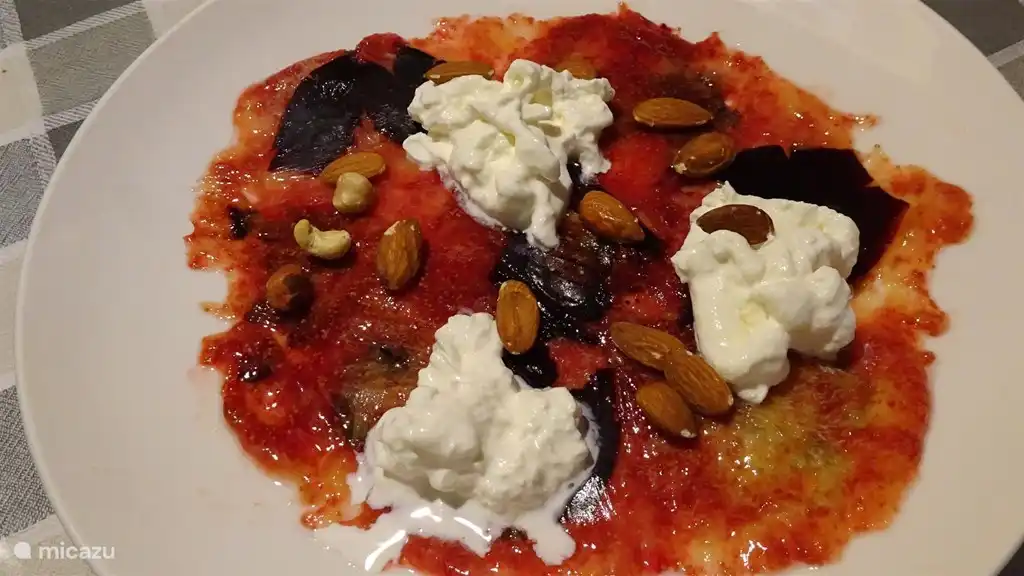 Zelfgemaakte carpaccio van verse vijgen