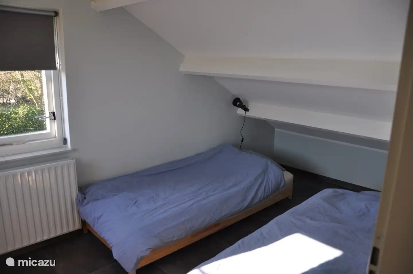 deux lits simples à l'étage