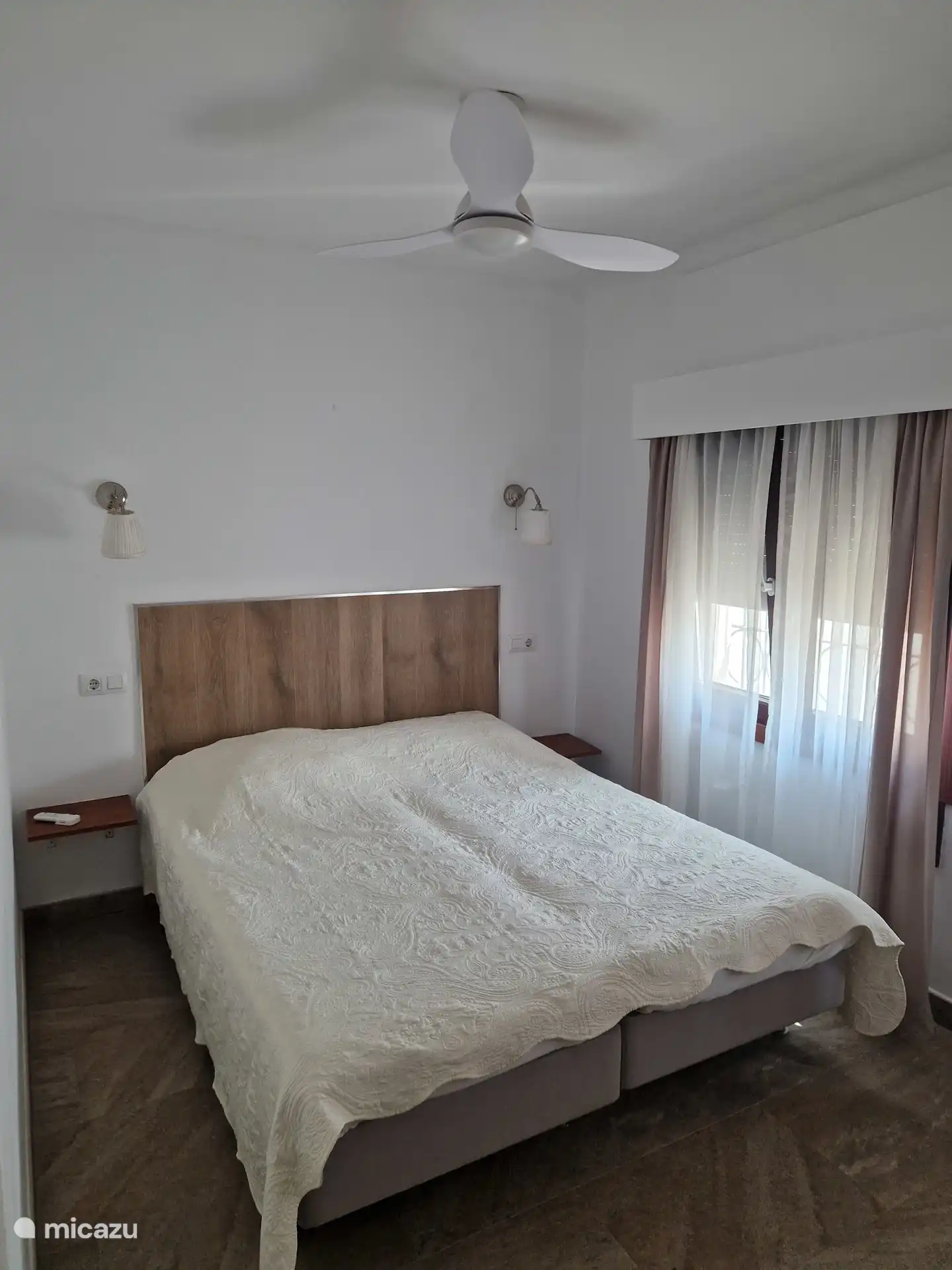 Schönes 2-Personen-Schlafzimmer mit Ventilator, 160x200 Bett