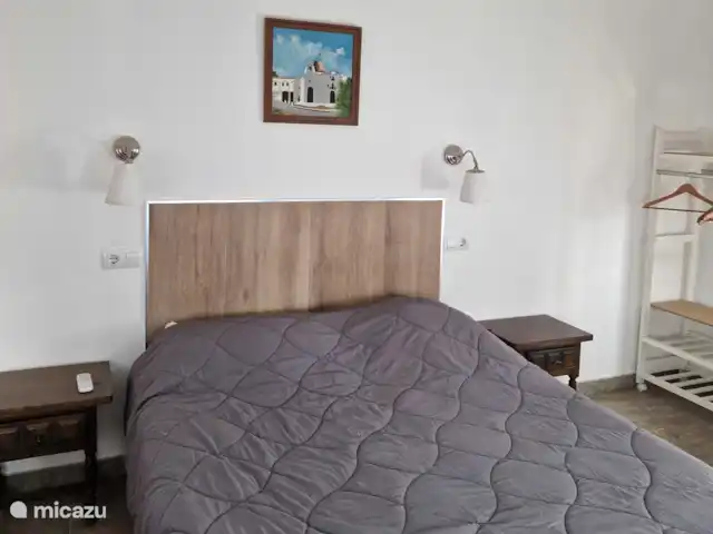 Casa Pescador 'Triadors' Vinaròs en España, Costa del Azahar, Vinaroz - casa vacacional Bonito dormitorio principal con cama doble y ventilador de techo, cama de 160x200 cm