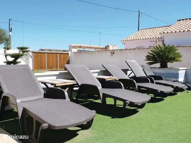 Casa Pescador 'Triadors' Vinaròs en España, Costa del Azahar, Vinaroz - casa vacacional Amplio jardín con entrada privada para el coche y garaje.