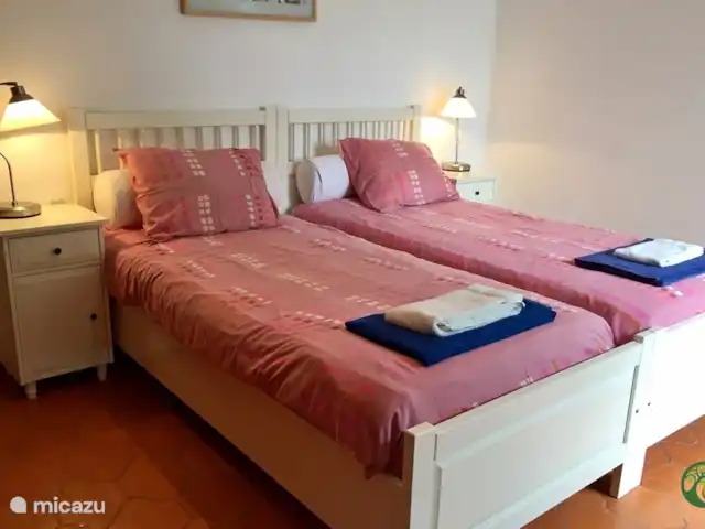 Villa Laranjeira en Portugal, Algarve, Albufeira - villa Dormitorio 3 con acceso privado al jardín y piscina.