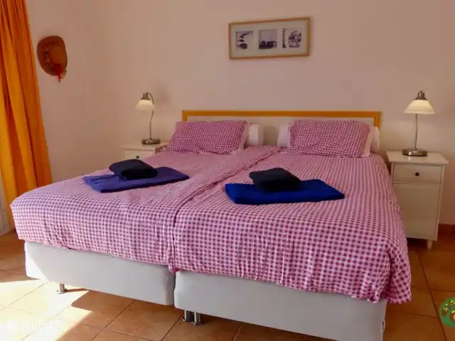 Villa Laranjeira en Portugal, Algarve, Albufeira - villa Dormitorio principal en el 1er piso con solárium privado y baño privado