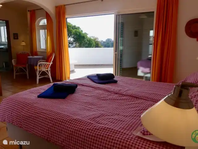 Villa Laranjeira en Portugal, Algarve, Albufeira - villa Sala de estar en el dormitorio principal en el primer piso