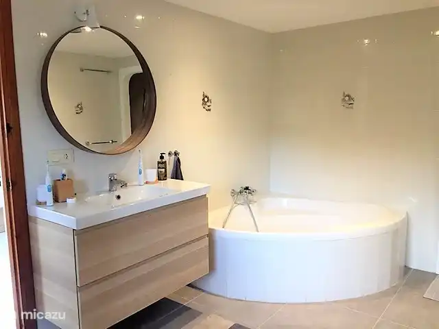 Badezimmer im Erdgeschoss