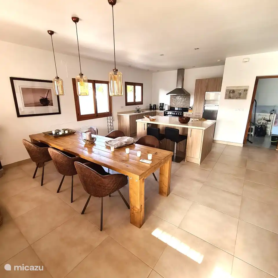 offene Küche mit Esszimmer innen Esszimmer innen