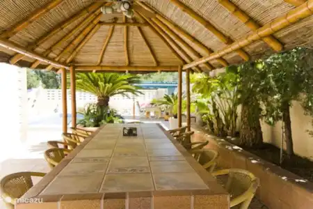 Vakantiehuis Spanje, Costa Blanca, La Nucia villa Villa Rubia banboe overkapping, met plaats voor 10 personen