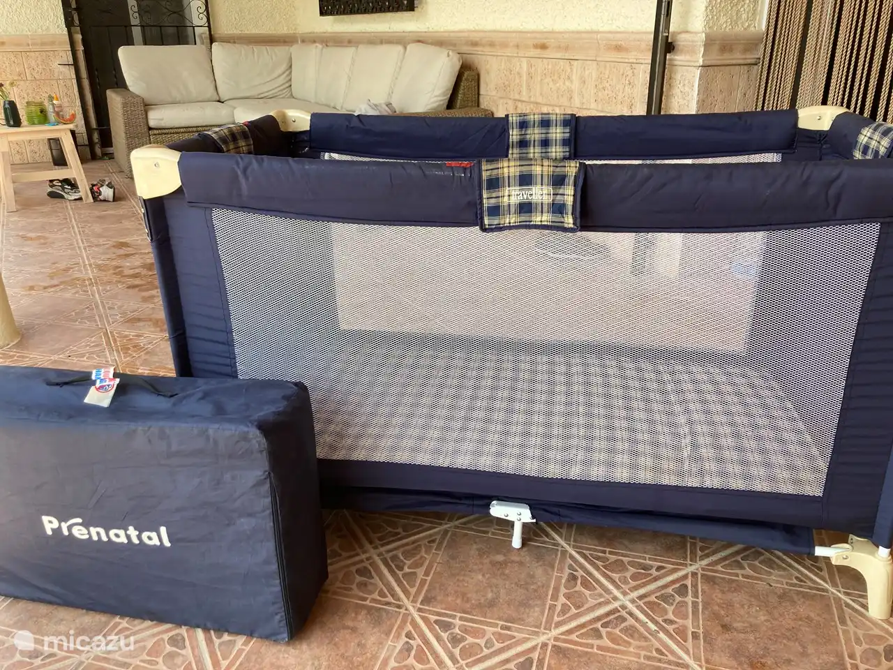 Cuna de camping está disponible.