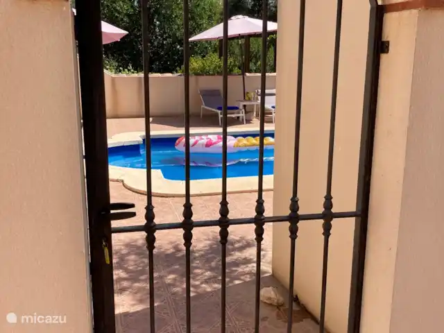 Finca Mi Casita | Espagne, Andalousie, Velez Rubio - finca la piscine est entièrement murée et le portail peut être fermé à clé. Une sensation agréable si vous avez des enfants qui n'ont pas encore de certificat de natation.