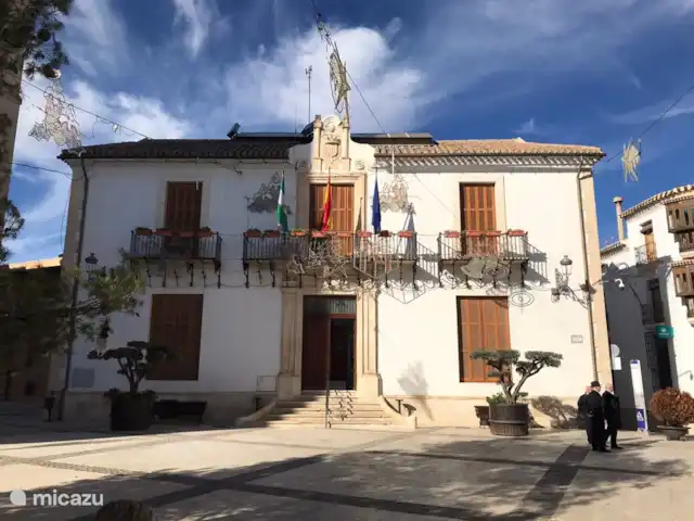 Finca Mi Casita | Espagne, Andalousie, Velez Rubio - finca La mairie (ayuntamiento) de Velez-Rubio. Sur la place, il y a trois bars sympas avec une terrasse où vous pourrez manger de délicieux plats pour peu d'argent.