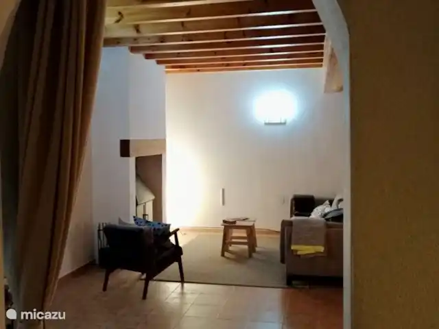 Finca Mi Casita | Espagne, Andalousie, Velez Rubio - finca Le salon est agréable et frais en été. Mais avec la cheminée agréablement chaude en hiver.