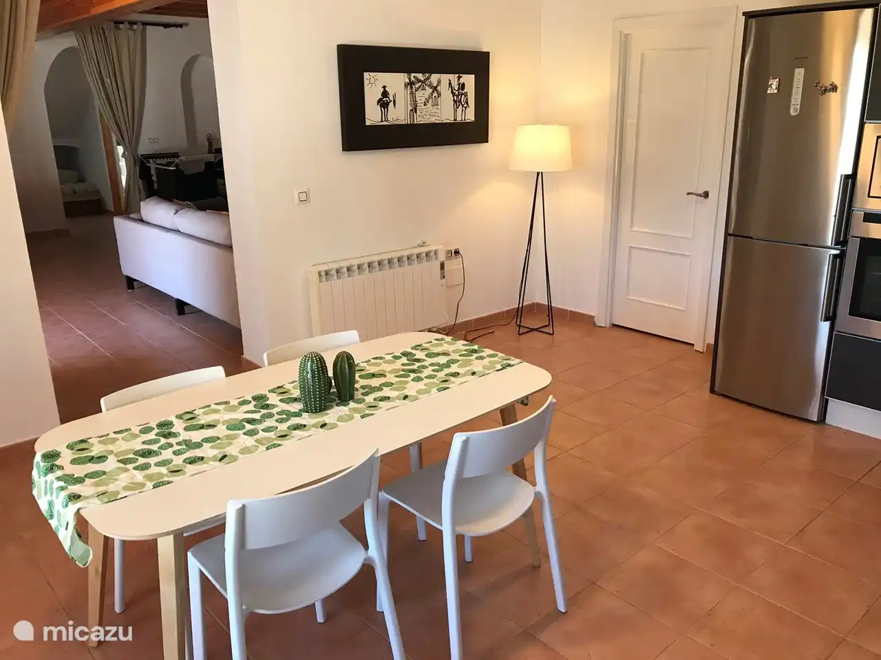 Cocina con acceso a salón.