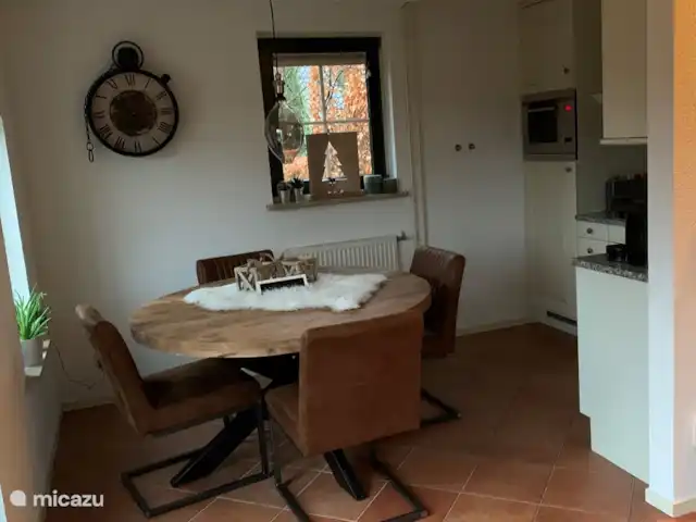 Boshuuske Holten huren in Nederland, Overijssel, Holten - vakantiehuis Eethoek uit te breiden met zes stoelen.