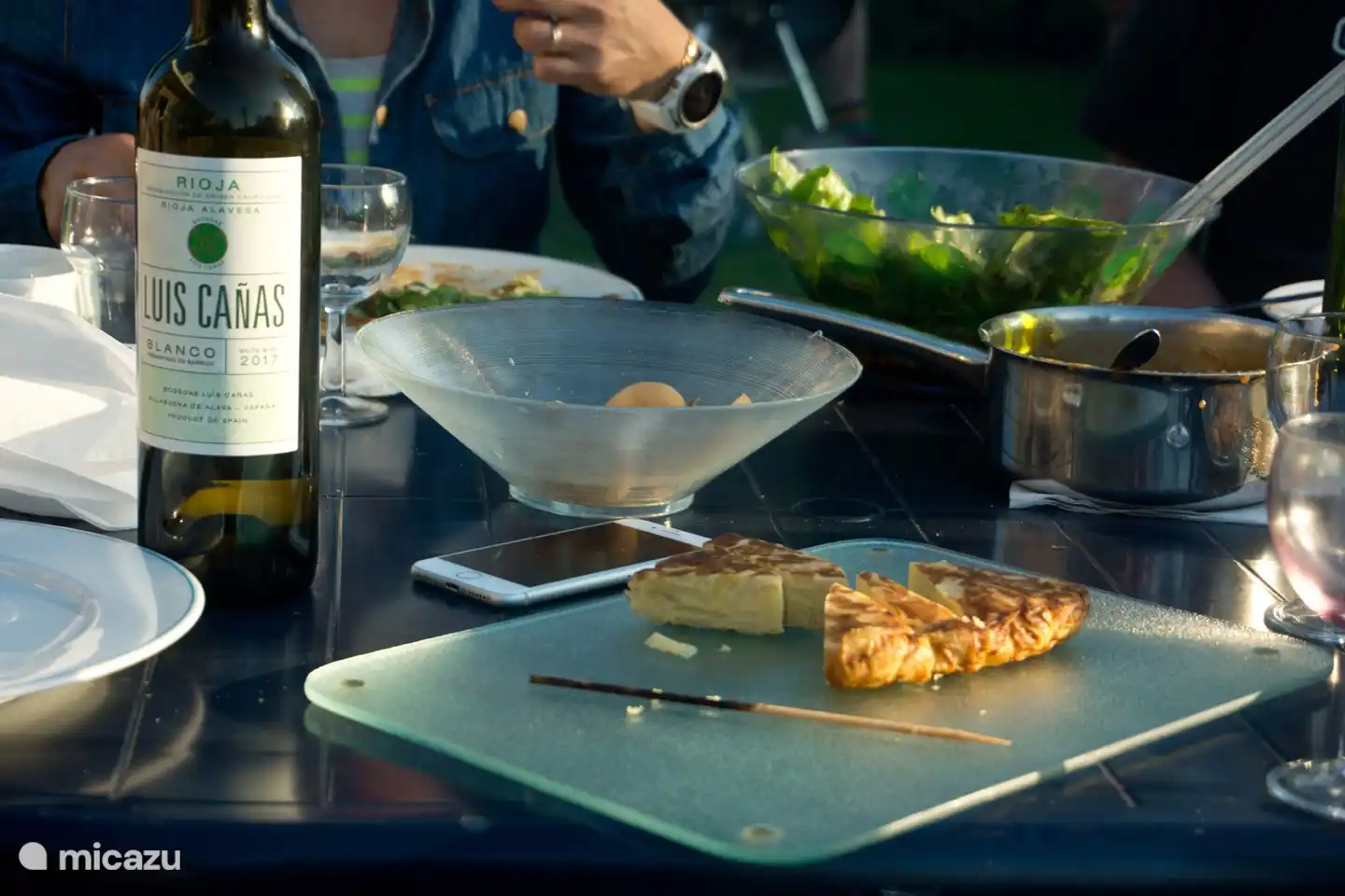 Probieren Sie die Atmosphäre Frieslands im Holiday Home Boeier in Terherne; Genießen Sie kulinarische Abende auf dem Wasser, in der Nähe des Sneekermeer.