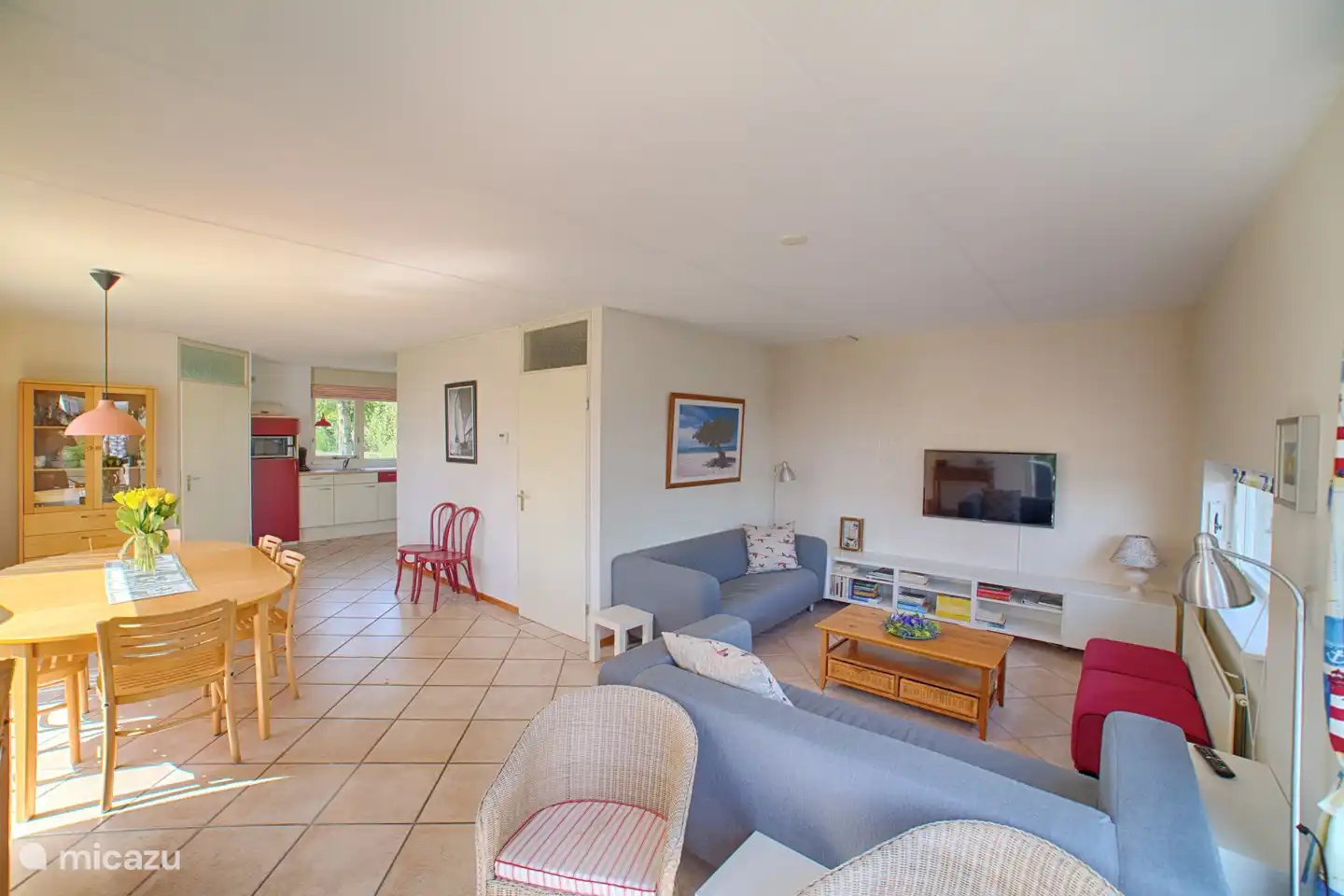 Erleben Sie heimeligen Komfort im Ferienhaus Boeier in Terherne; Ein geräumiger und heller Innenraum erwartet Sie in der Nähe des Sneekermeer.