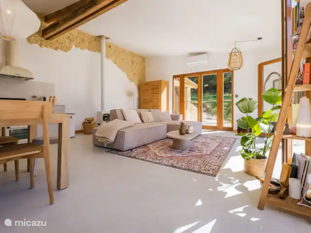 Lesgrabous huren in Frankrijk, Dordogne, Les Eyzies-de-Tayac-Sireuil - vakantiehuis De living