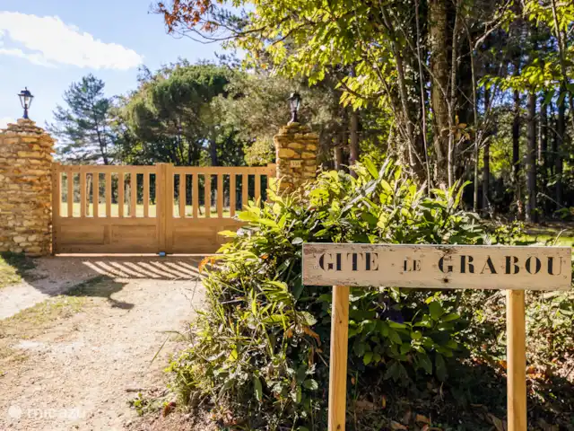 Lesgrabous huren in Frankrijk, Dordogne, Les Eyzies-de-Tayac-Sireuil - vakantiehuis Tuin