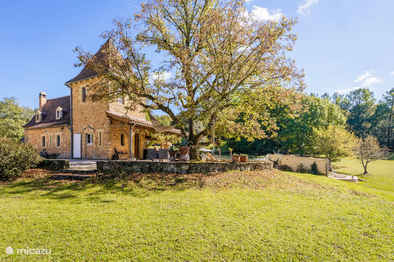 Das Haus mit umliegendem Garten