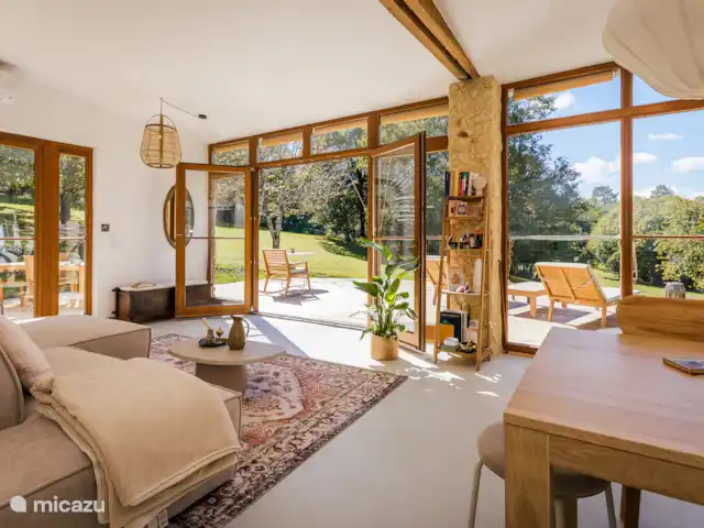 Lesgrabous huren in Frankrijk, Dordogne, Les Eyzies-de-Tayac-Sireuil - vakantiehuis De living