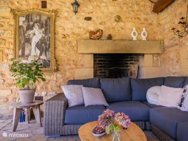 Lesgrabous huren in Frankrijk, Dordogne, Les Eyzies-de-Tayac-Sireuil - vakantiehuis De gezellige woonkamer