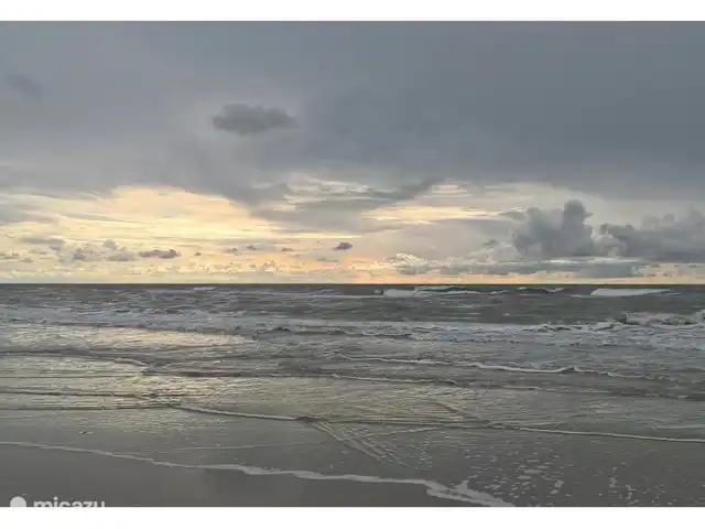 Location de Vacances Pays-Bas, Hollande du Nord, Julianadorp aan Zee, appartement - Vacances à la mer Strandslag appt 145 La plage par temps nuageux.