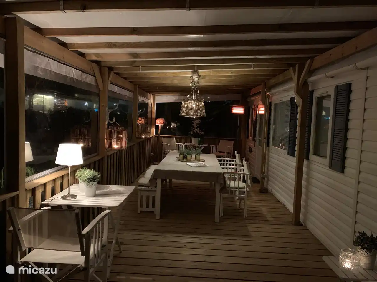 De veranda, eten, lounchen en genieten !!!