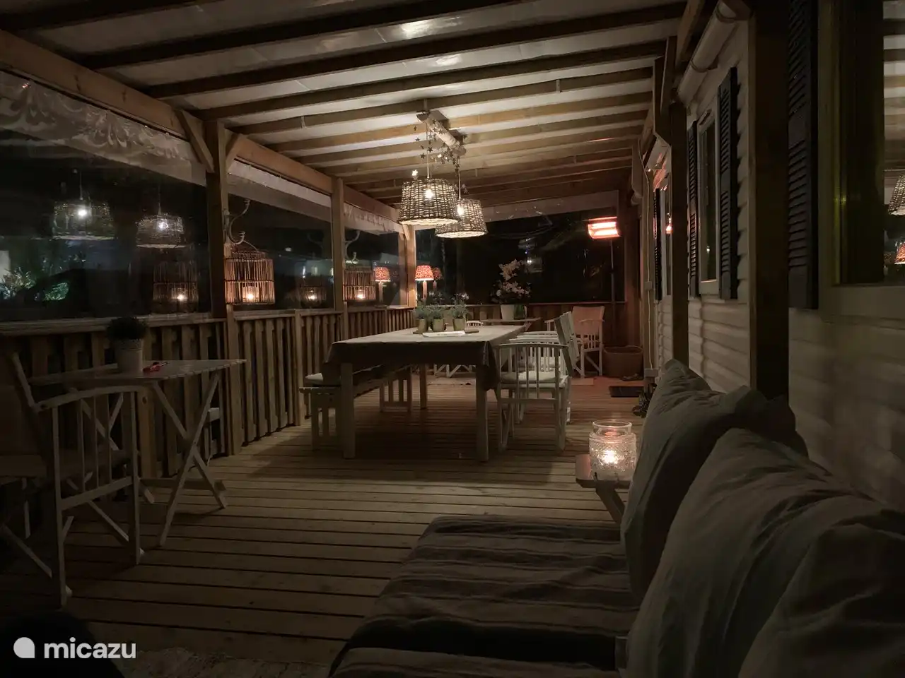 De veranda, eten, lounchen en genieten !!!