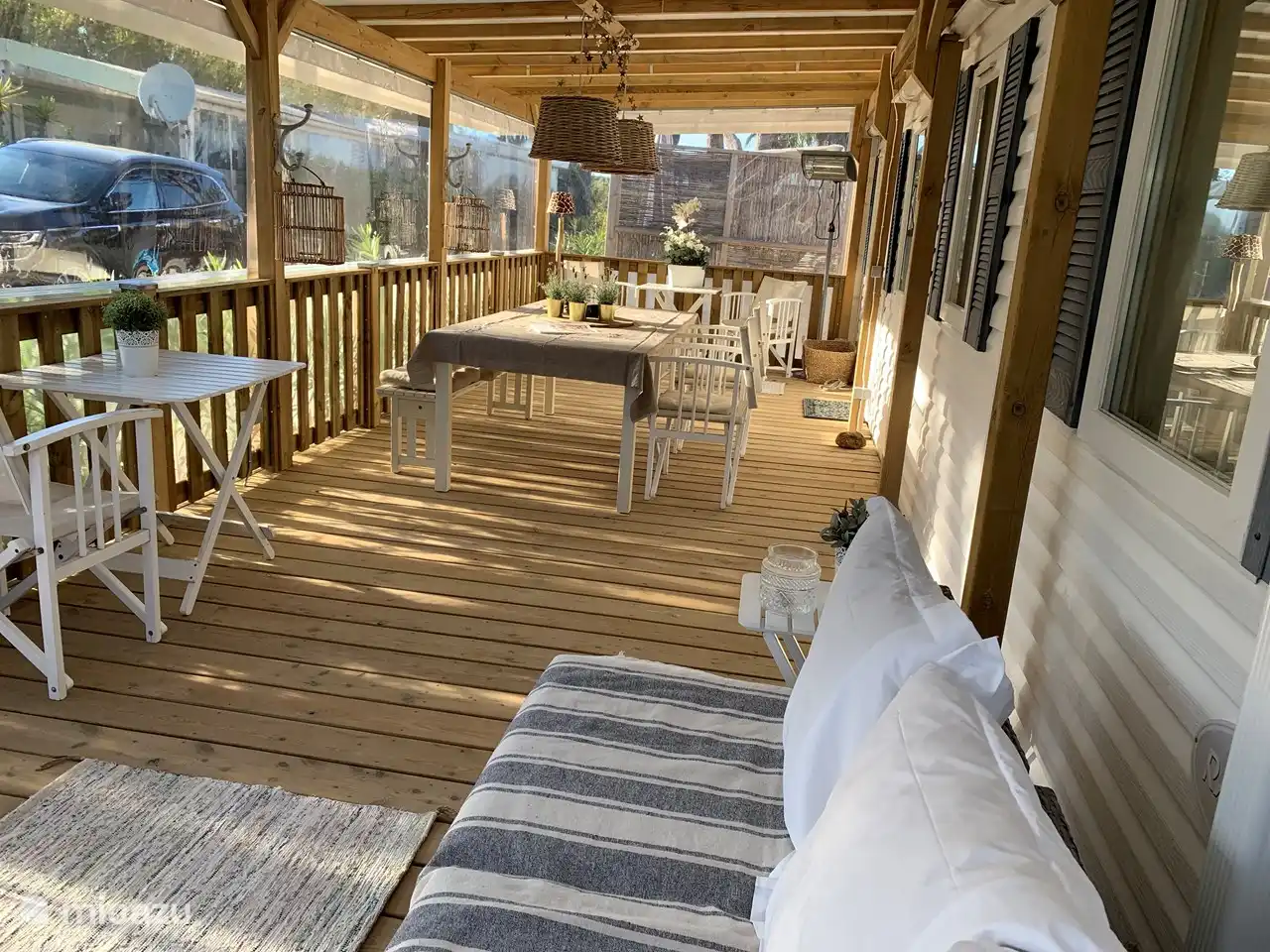 De veranda, eten, lounchen en genieten !!!