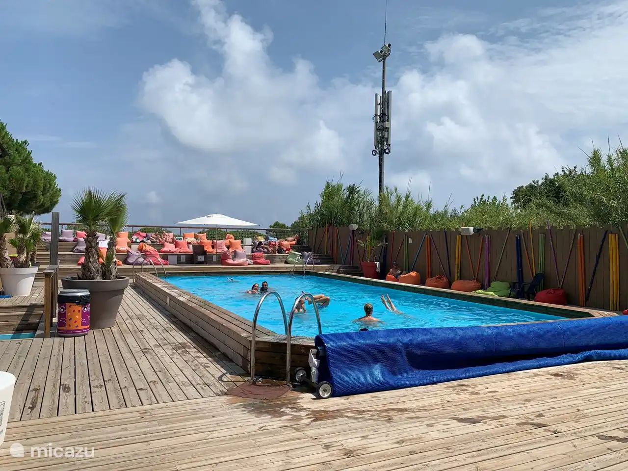 Zwembad voor alleen gasten KonTiki met animatie