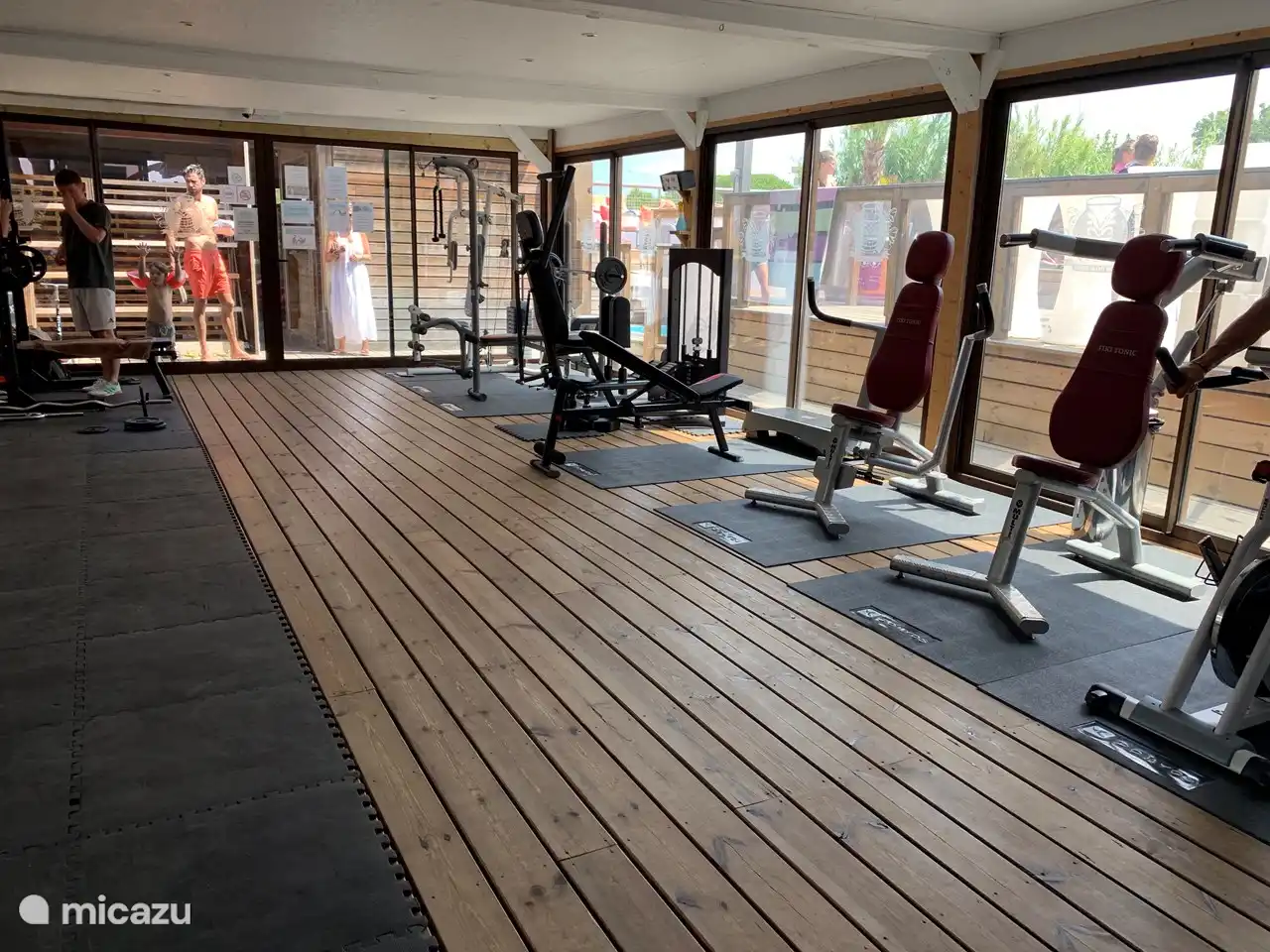 Goed uitgeruste fitnessruimte