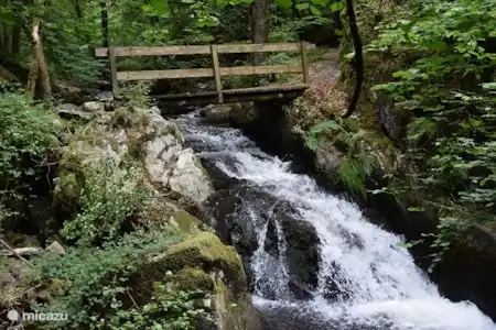 Vakantiehuis Frankrijk, Nièvre, Fâchin boerderij Les Bougnons Waterval