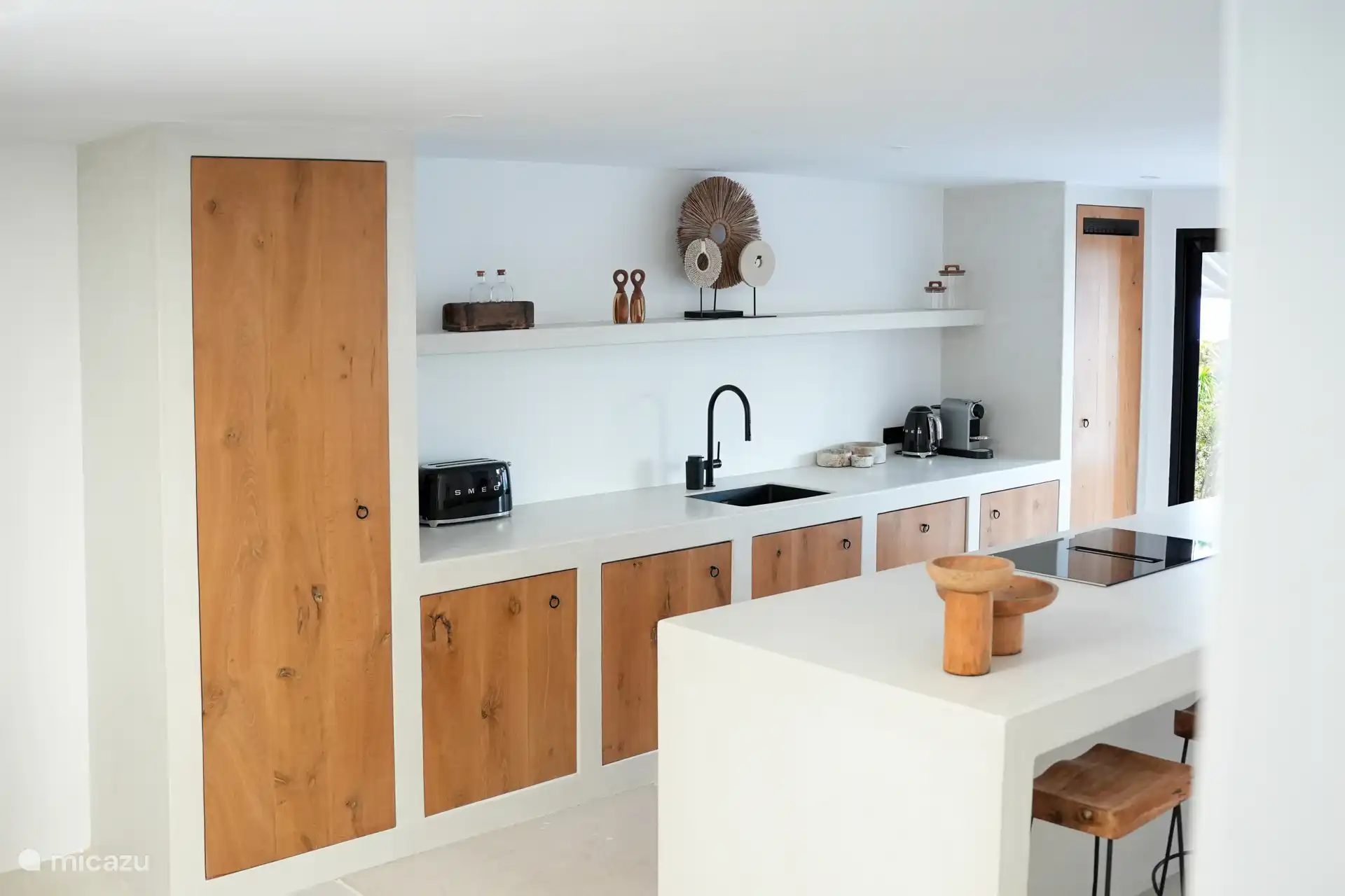 Kitchen with large sliding doors, which has access to the veranda