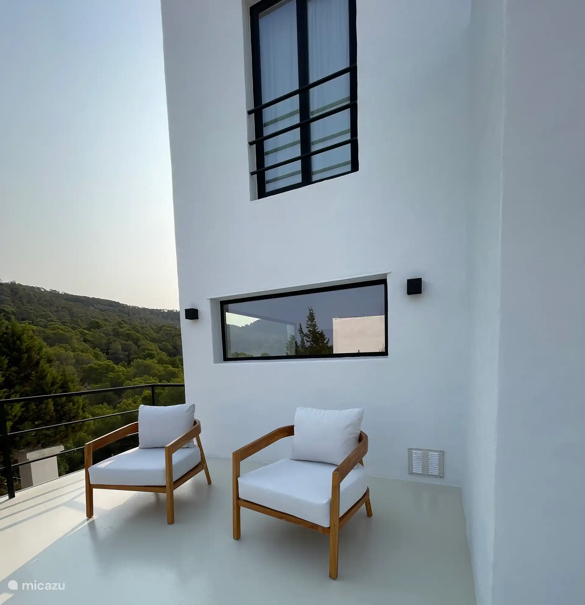 Wohnzimmerterrasse mit Panoramablick 