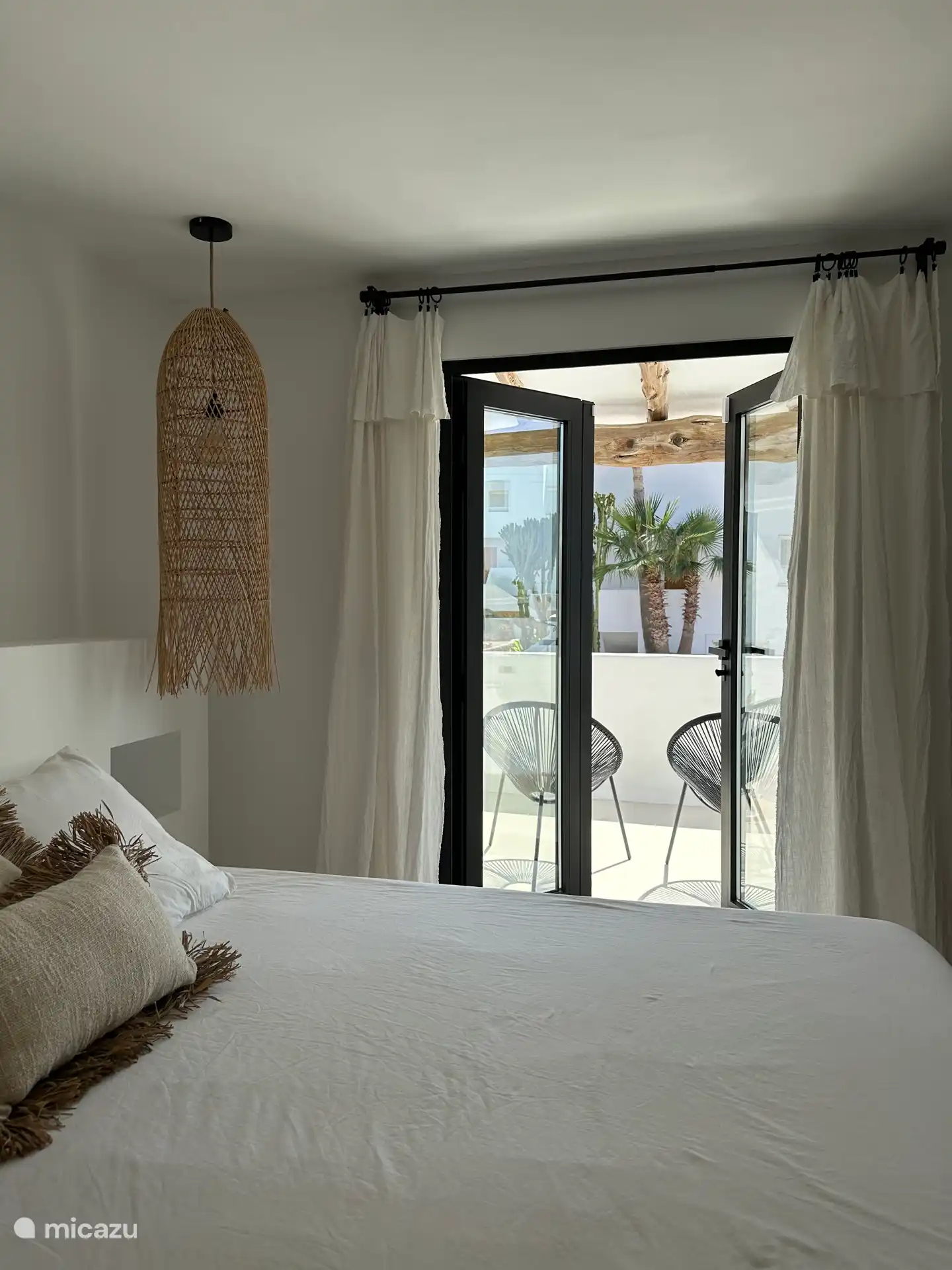 Schlafzimmer im zweiten Stock mit Terrasse