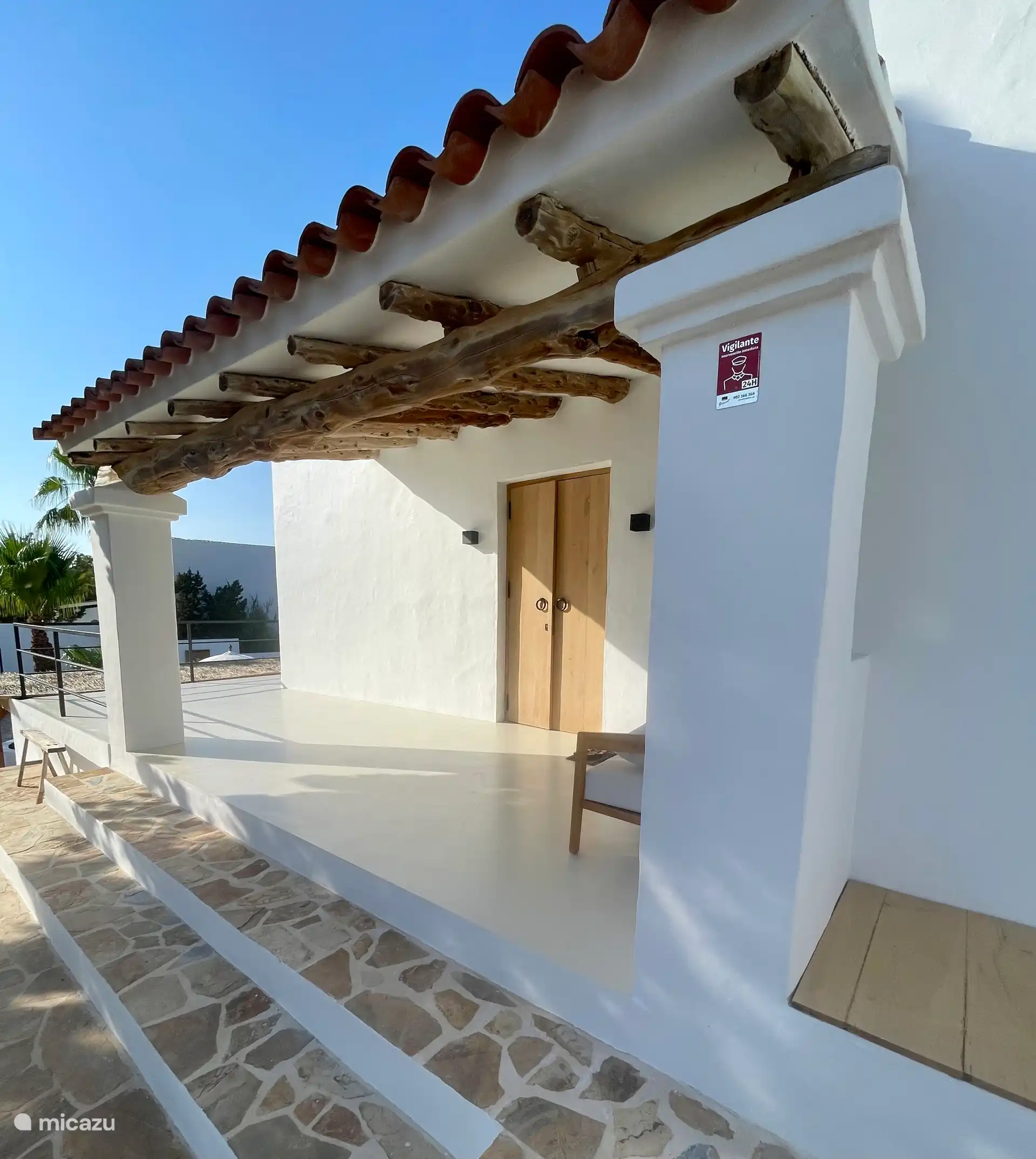 Haustür mit Terrasse