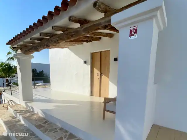 Location de Vacances Espagne, Ibiza, Sant Josep de sa Talaia, villa - Casa Makana Porte d’entrée avec terrasse
