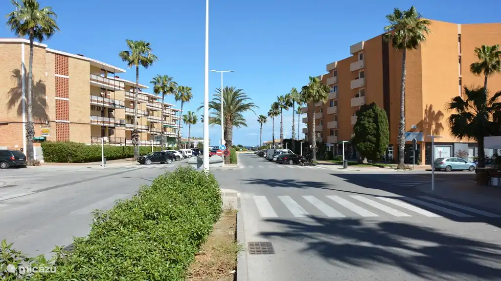 draußen für die Wohnung. Strand und Boulevard sind 100 Meter entfernt!